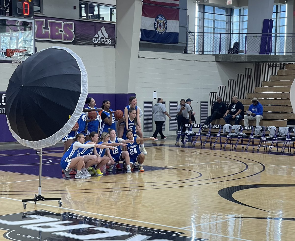 5 min til tip for a little more bball at the <a href="/DiRennaAwards/">DiRennaAwards</a> All Star game <a href="/SariyahWilliam3/">Sariyah Williams</a> <a href="/SariyahW_Sports/">Sariyah Williams Sports</a> <a href="/PreachaZo/">Coach Zo (alonzo) Williams</a>