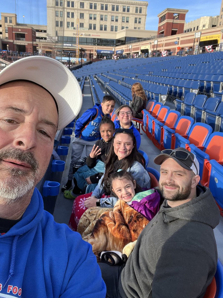 RViscounte's tweet photo. Just a little chilly for the Rubber Ducks game with the crew. https://t.co/XOaHXG2tJV