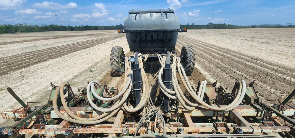 #plant23 is officially underway for us. We planted our first corn #plantertech #vrseeding #precisionseeding study today while our onfarm research collaborator @Traugh_Ag put out the treatments for our #fertilizerplacement study. #research23 #agtech @UGA_CollegeofAg @UGATifton