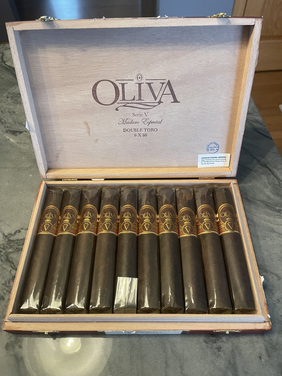 pghliquorsnob's tweet photo. Fucking beautiful. Never gets old @lbro878 @DJMrStitch #cigars #boxlove https://t.co/R97dJCC0rr