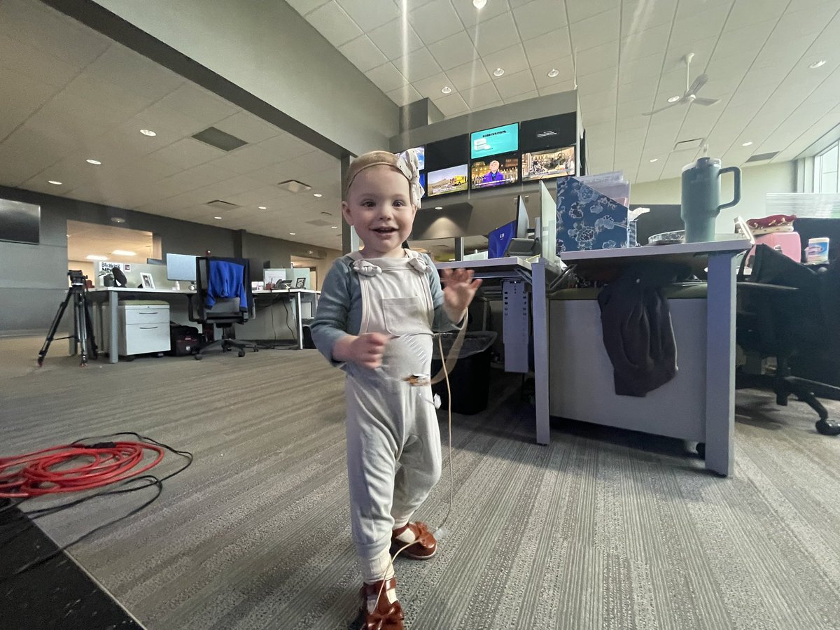 BrienReports's tweet photo. Journalist in training! #bringyourdaughtertowork
#tvnews https://t.co/OPkjUhA7VK