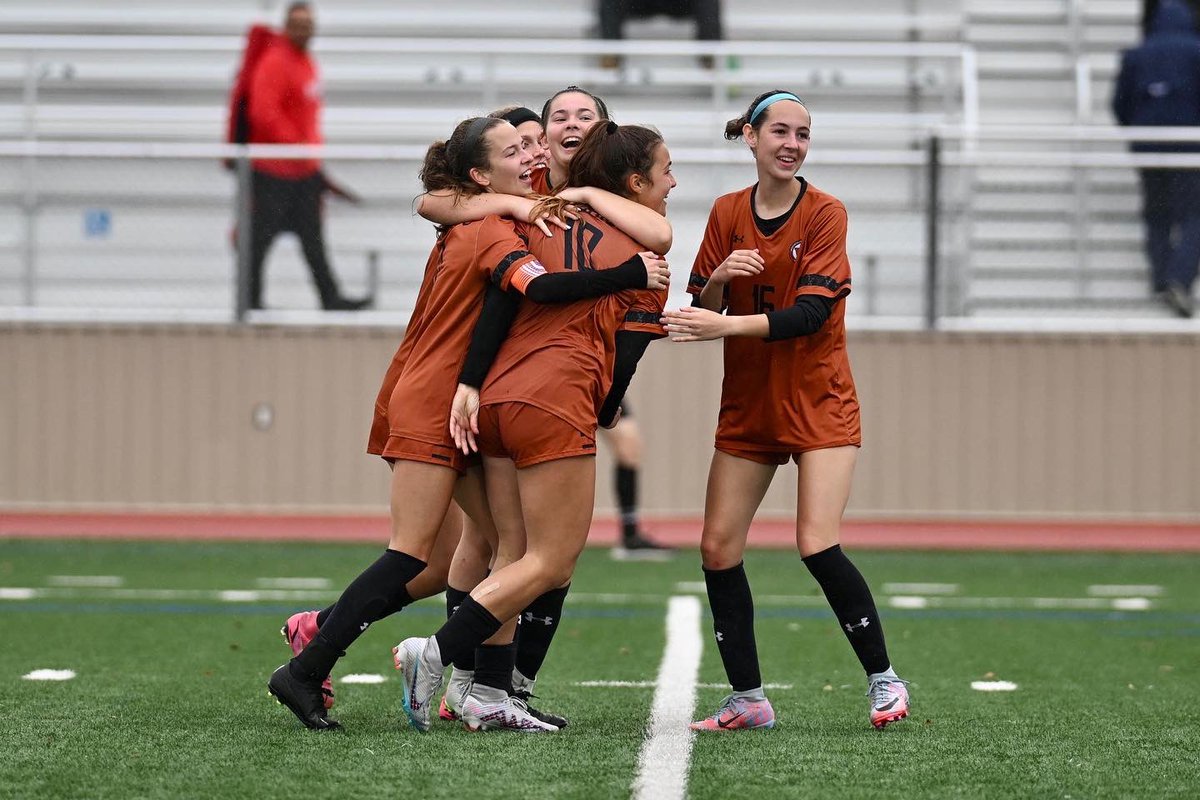 Warriors are on a roll! Congrats to <a href="/WWGirlsSoccer/">WestwoodGirlsSoccer</a> on their rainy 1-0 win over O’Connor to move on to Round 5! <a href="/coach_awood/">Anthony Wood</a> @var_atx <a href="/westwoodsports1/">Westwood Athletics</a>