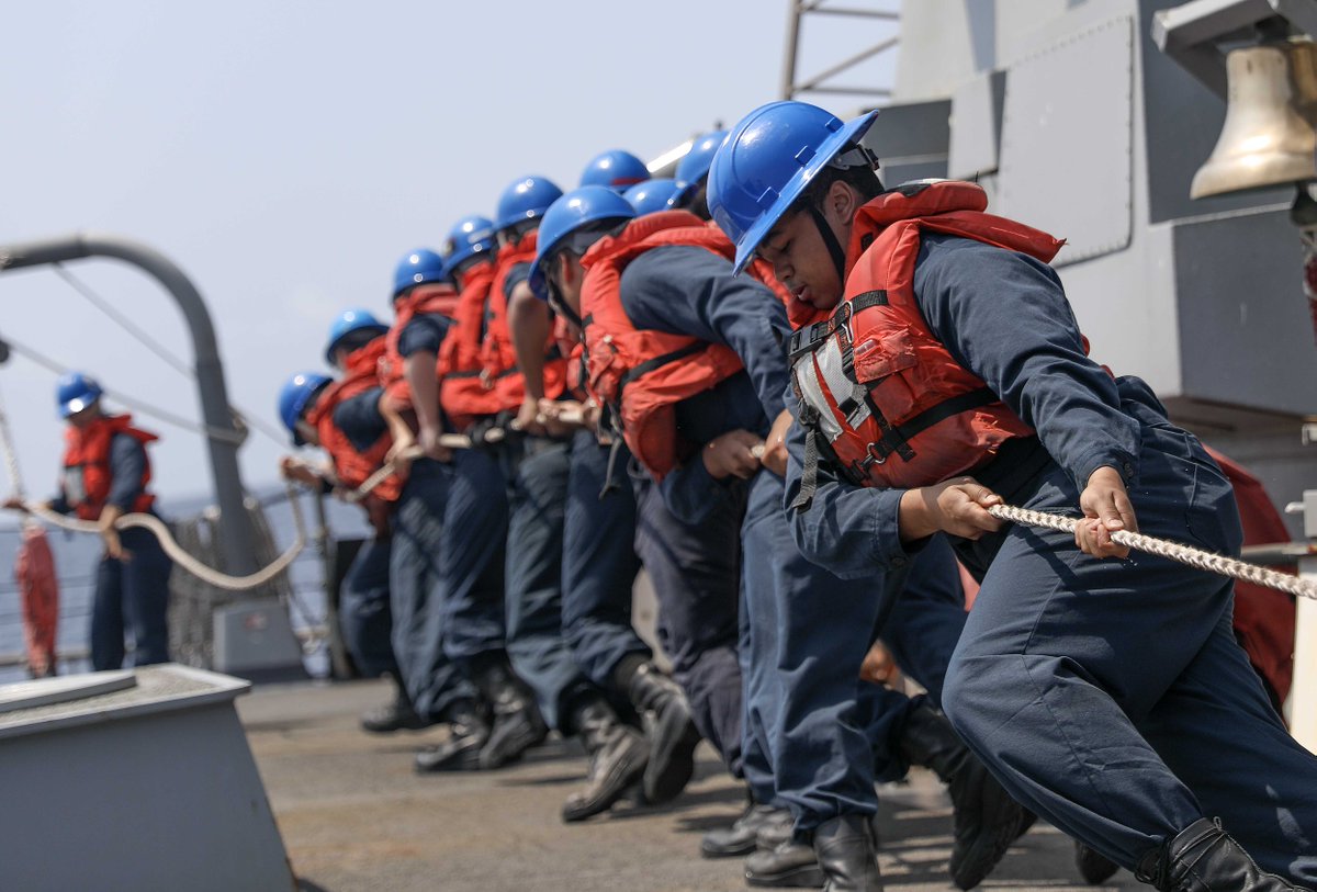 #USNavy Photos of the Day: 

1️⃣ #USSNimitz #FLTOPS 
2️⃣ #USSDecatur #UNREP from #USNSWashingtonChambers 
3️⃣ & 4️⃣ #USSMilius #UNREP from #USNSTippecanoe 

@US7thFleet | @INDOPACOM | @MSCSealift

👉 dvidshub.net/r/uw5gq2