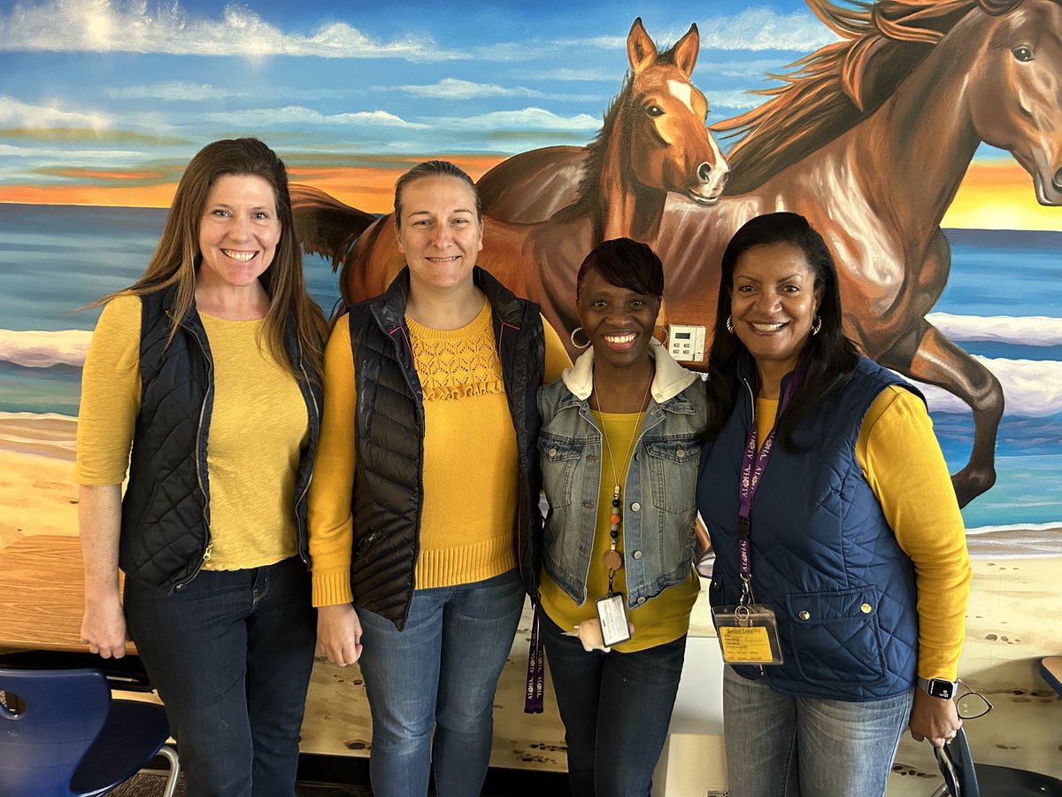 At the farm instead of twinning, we quadrupled to get ready for Spring Break. ⁦<a href="/JoshRingling/">Josh Ringling</a>⁩ ⁦<a href="/BestJohnsonEver/">Shantae Newby</a>⁩ ⁦<a href="/cfescolts/">Christopher Farms</a>⁩