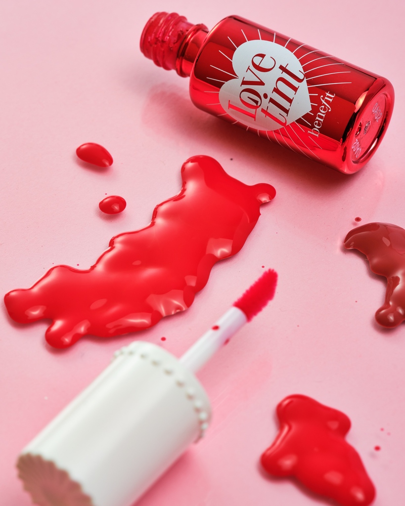 BenefitBeauty's tweet image. What's not to love about #lovetint?! ❤️‍🔥 This fiery-red vibrant shade is the comfiest pout 😍💋