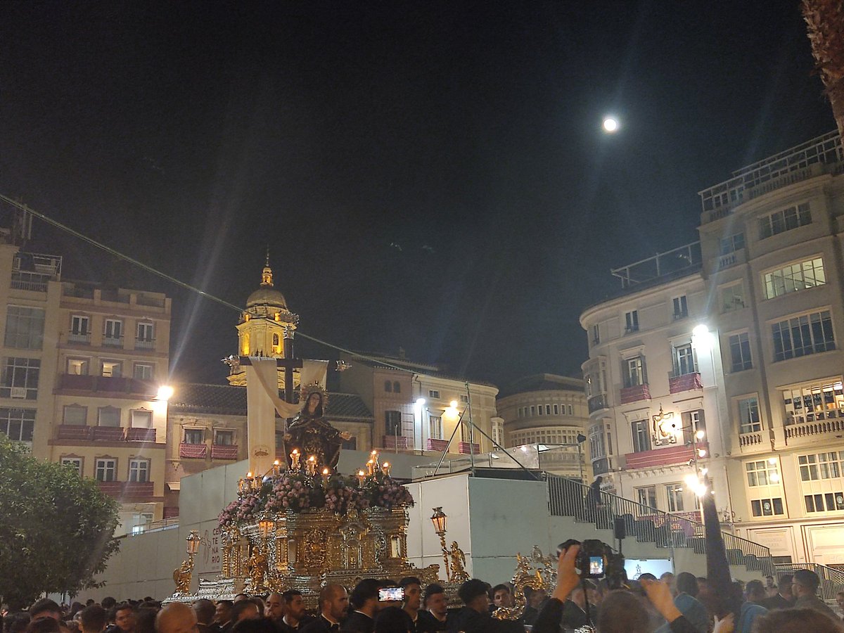 Soledad de San Pablo <a href="/TrasladoSoledad/">Soledad de San Pablo</a> en Pza Constitución de vuelta #CofradiasMLG