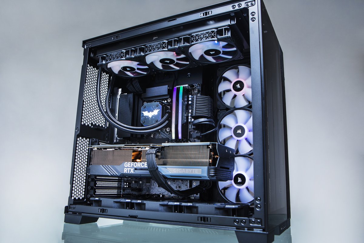IntelGaming's tweet photo. Witness me shiny and chrome ✨

📸 @wrbuilds
💙 Intel Core i9-13900k https://t.co/LnAXKh2Fph