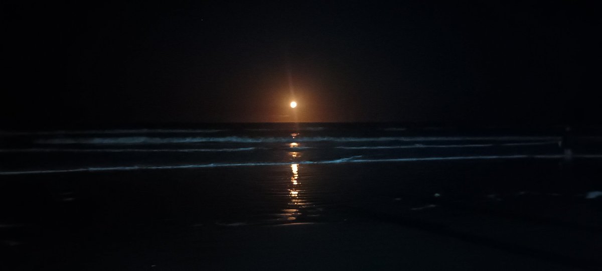 La Luna Roja Sobre el Mar Negro.... 🎶
#MarDelTuyu