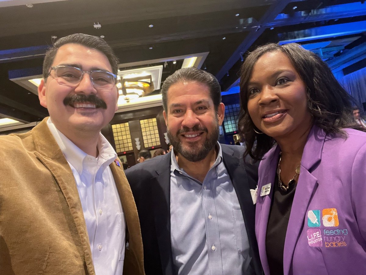 LIFEHouston's tweet photo. Our L.I.F.E. Houston team had a fantastic time attending the Houston Hispanic Chamber of Commerce Annual Luncheon & Business Expo.
#HoustonHispanic
#HispanicLuncheon
#HispanicInfluence
#DrLauraMurillo
#HHCC #lifehoustondotorg https://t.co/3PFcS0ZjMk