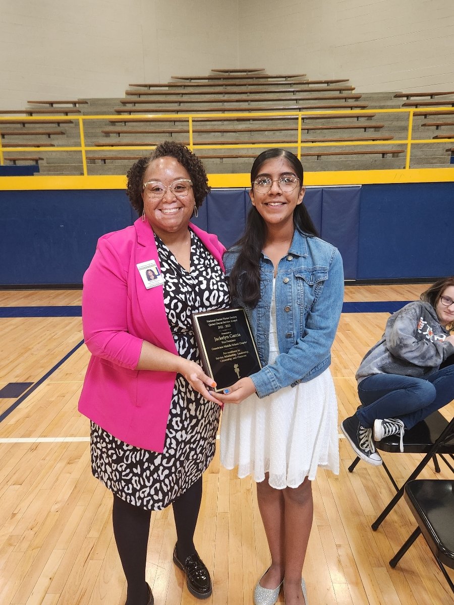 DacusQuinci's tweet image. Celebrating the new initiates of NJHS @GrandviewMiddle as their speaker and GMS even gave a service award named in my honor!
What a great day @GrandviewCSD4 !
#EmpowerPassion
#CreateFuture
#IgniteVision