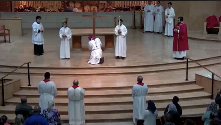 bpdflores's tweet photo. Good Friday Liturgy of the Lord’s Passion. Basílica de la Virgen, San Juan. https://t.co/Ppd5ONBmCF