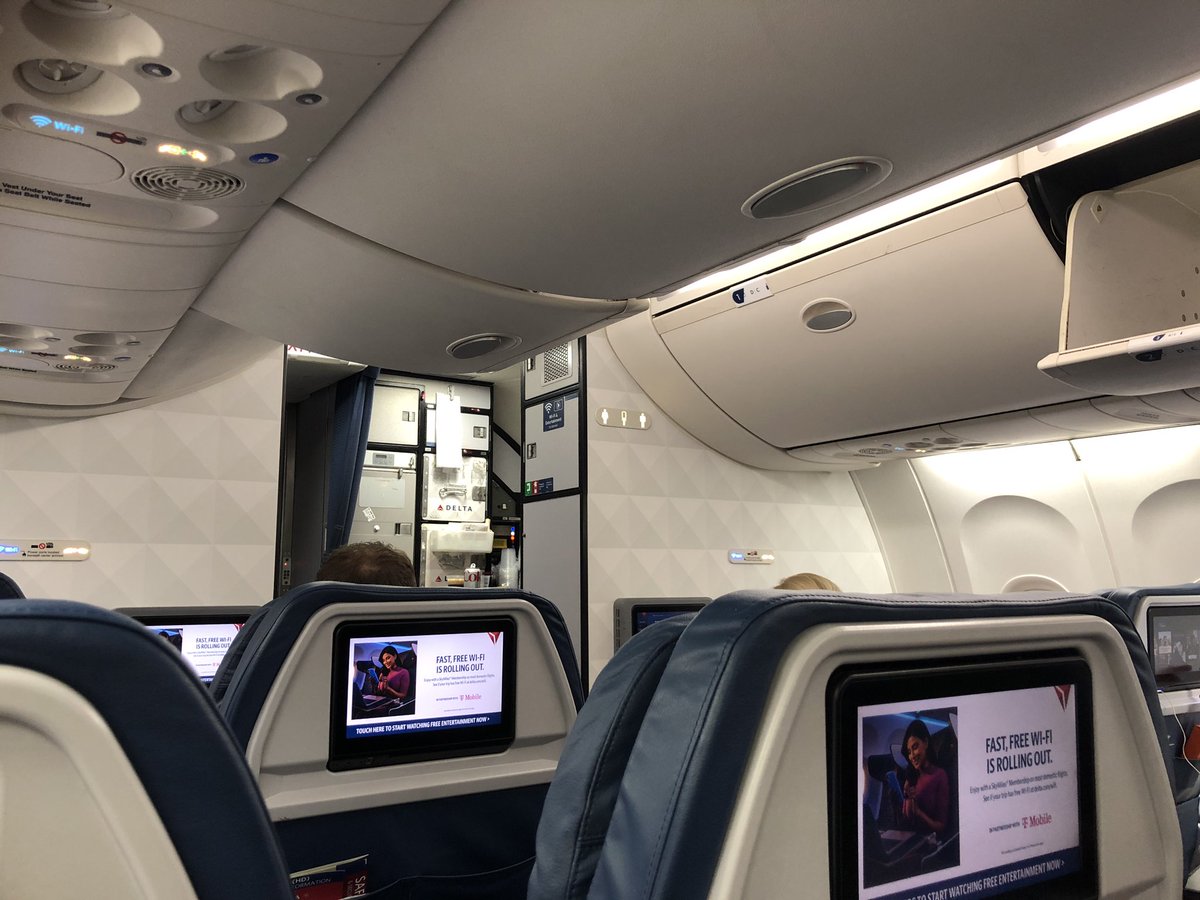 swimingree's tweet photo. 04.07.2023
引越し準備の合間に卒業旅行
途中でカメラ開けられるかな？ https://t.co/EW6ijFIJGB