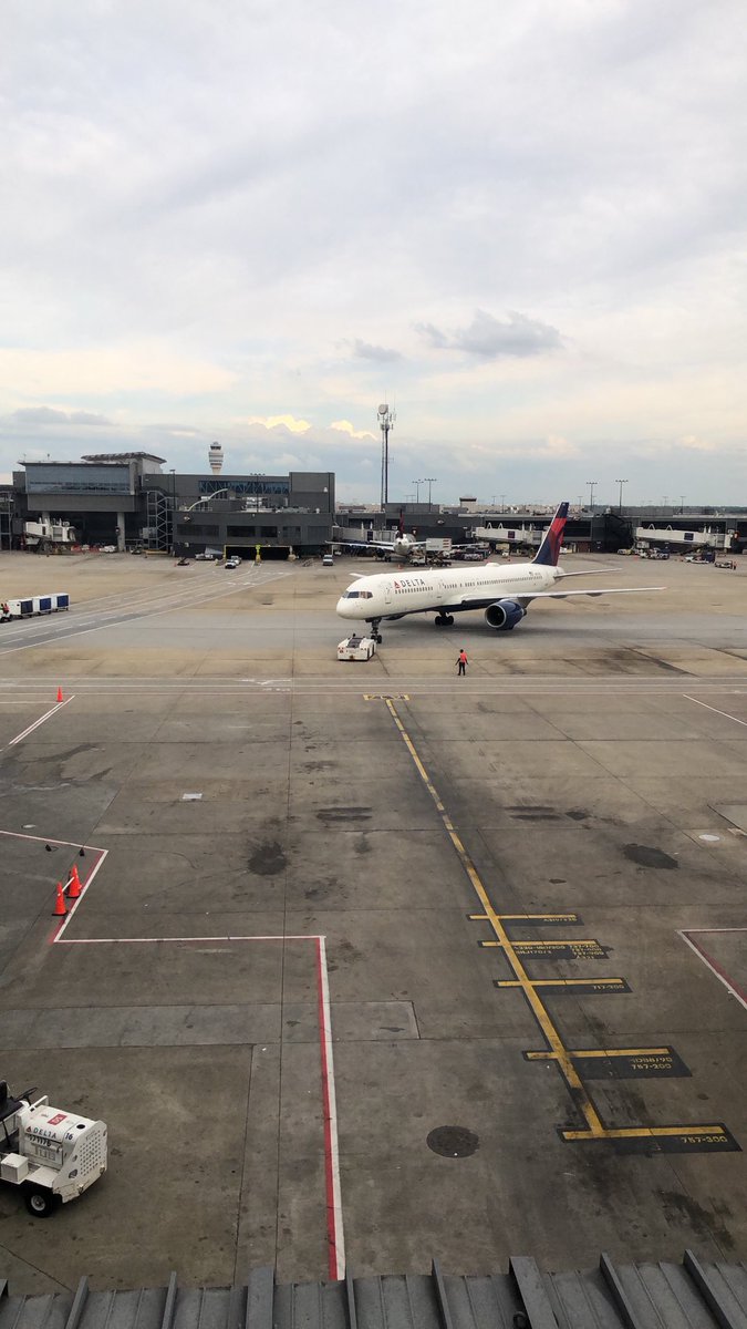 swimingree's tweet photo. 04.07.2023
引越し準備の合間に卒業旅行
途中でカメラ開けられるかな？ https://t.co/EW6ijFIJGB