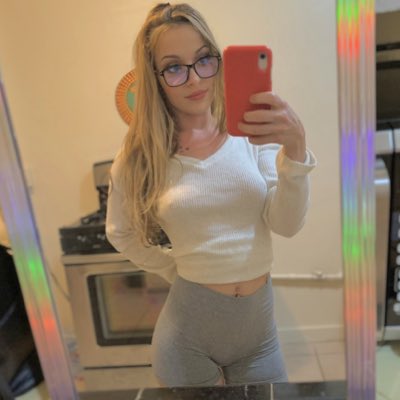 no bra and a white shirt just feels right okay? #comfy #NewProfilePic https://t.co/NxTPdHiRhw<a href="/tag/comfy"class="tags"><span>#comfy</span></a><a href="/tag/newprofilepic"class="tags"><span>#newprofilepic</span></a>