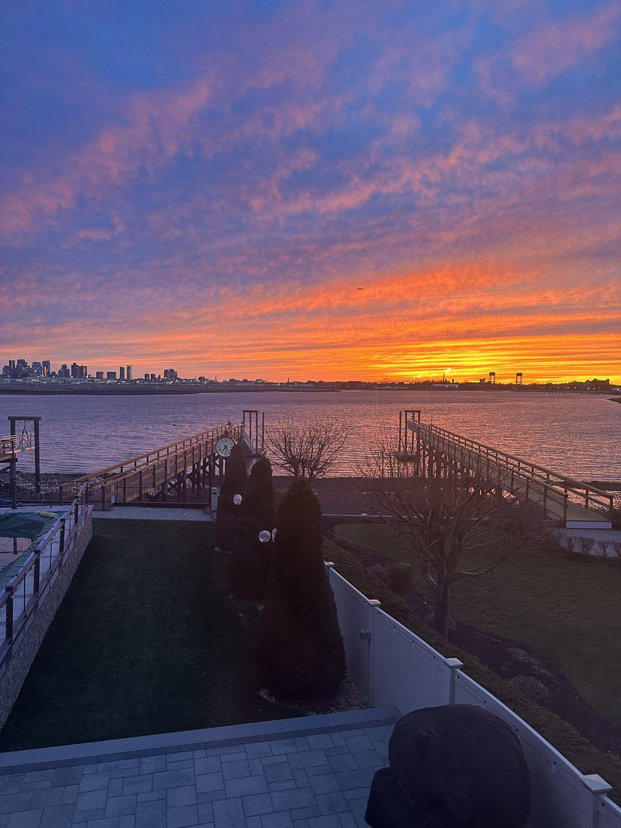 GXY17's tweet photo. Boston Sunsets! Just Wow! https://t.co/rJyBoMi3lp