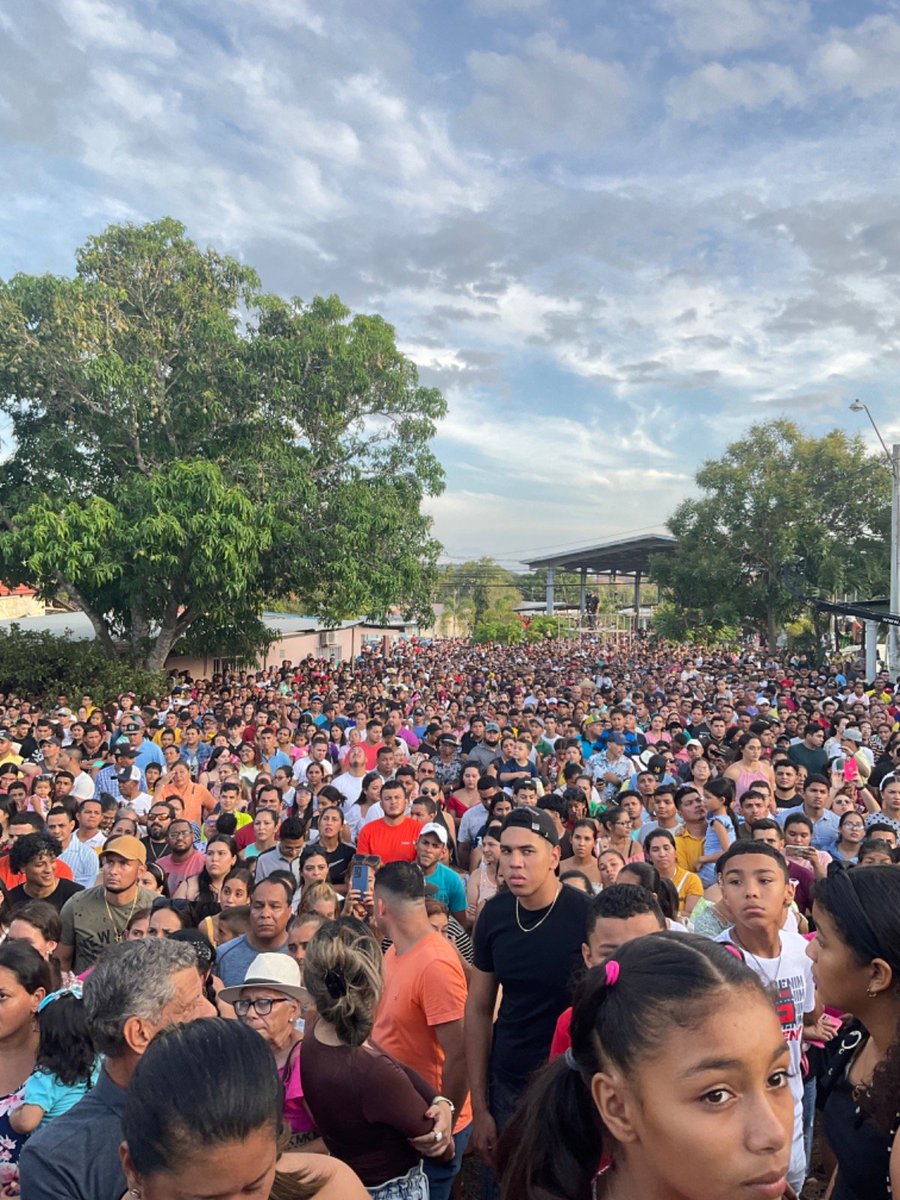 Más de mil personas se congregaron en las calles del pueblo de Pesé, para ser testigos de la pasión y muerte de Jesús con la “Semana Santa Viviente”.

Una transmisión única que pudo disfrutar por la pantalla de #SertvPanamá

#SemanaSantaPesé 
#TodosSomosPanamá