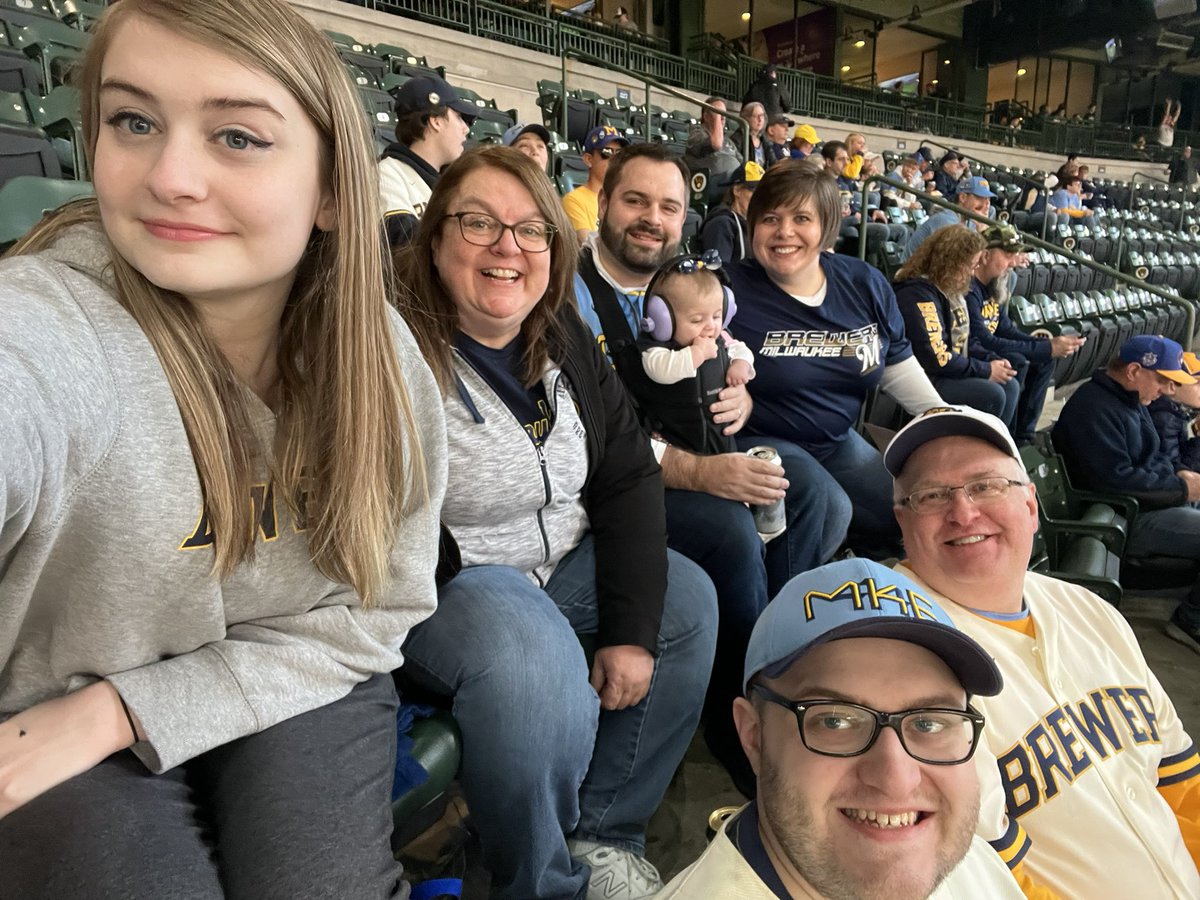 brewcrewfan88's tweet photo. Go @Brewers !!! #ThisIsMyCrew https://t.co/Jqg7ZMVu4l