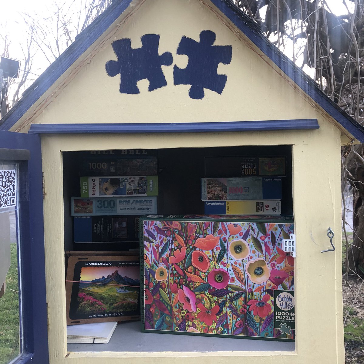puzzleck1's tweet photo. Just dropped off; if anyone would like to take on the challenge of puzzling this beautiful piece of art! ๐คฉ
@ltlfreelibrary #puzzlelibrary #puzzle #littlefreelibrary #rochesterny #rocpuzzles #penfieldny #brightonny #roc #roc585 https://t.co/chCUxm66Kd