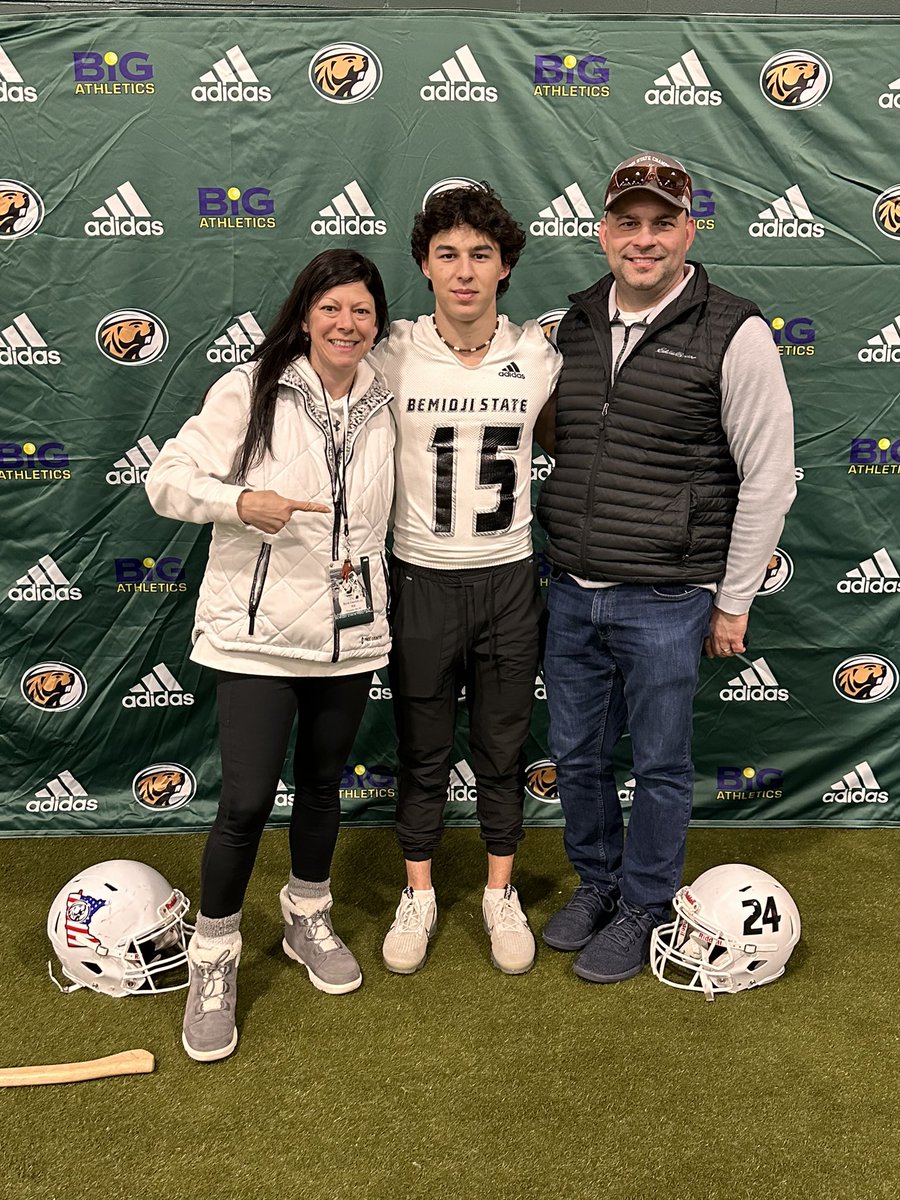 DavidEmerich15's tweet photo. After a great Junior Day and awesome discussion with @CoachBolte, I am honored to announce that I have received my first college offer to play football at Bemidji State University!!! Thank you @CoachChewy80 @CoachHeinBSU @KH_Pike @BSUBeaversFB Go Beavers!! https://t.co/JKlGzCladv