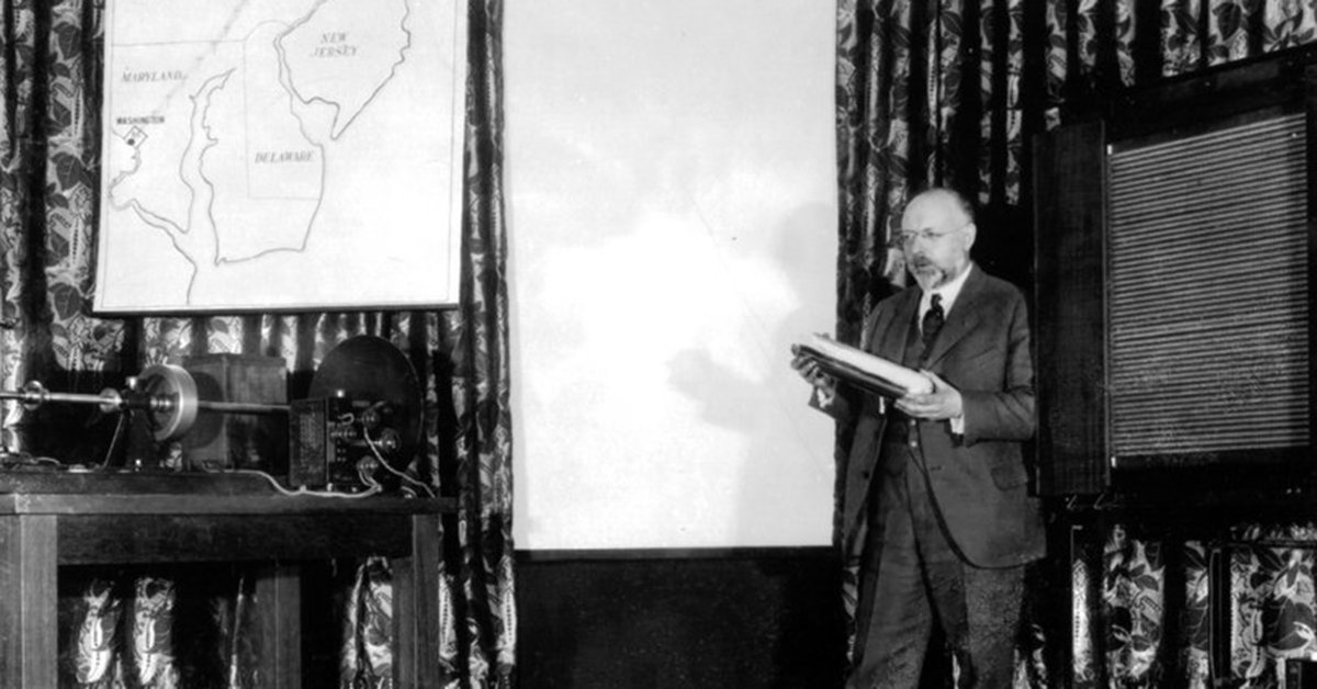 BellLabs's tweet photo. #OnThisDay in 1927, Bell Labs' Herbert Ives gave the first public demonstration of the television in New York.

Live images of  Herbert Hoover were sent by phone lines!

#ThisDayInSTEM #History #Technology https://t.co/kptB6Wtdv5