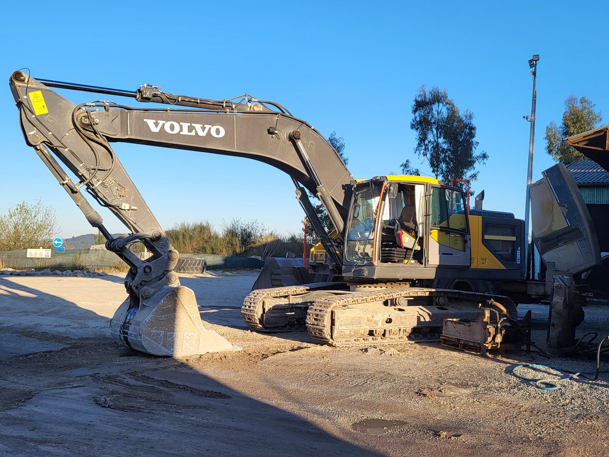 marcelo_drako's tweet photo. Volvo A40G / Volvo EC300 / Volvo L150H https://t.co/n6Bx1MyCeO