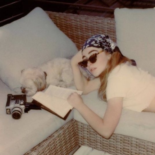 FASTNlGHTS's tweet photo. books sabrina carpenter has read - a thread 🧵 https://t.co/qizBDgPo3d