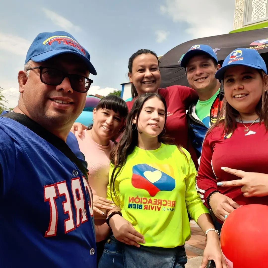 .<a href="/B3ND3CIDA/">OLGA DIAZ</a> en esta Semana mayor activos en la mesa del vivir bien desde la plaza rios Reina 
#SemanaSanta2023

<a href="/MervinMaldonad0/">Mervin Maldonado</a> 
<a href="/NicolasMaduro/">Nicolás Maduro</a> 
<a href="/FreddyBernal/">Freddy Bernal</a> 
<a href="/Silfredo_SC/">Silfredo Zambrano</a>