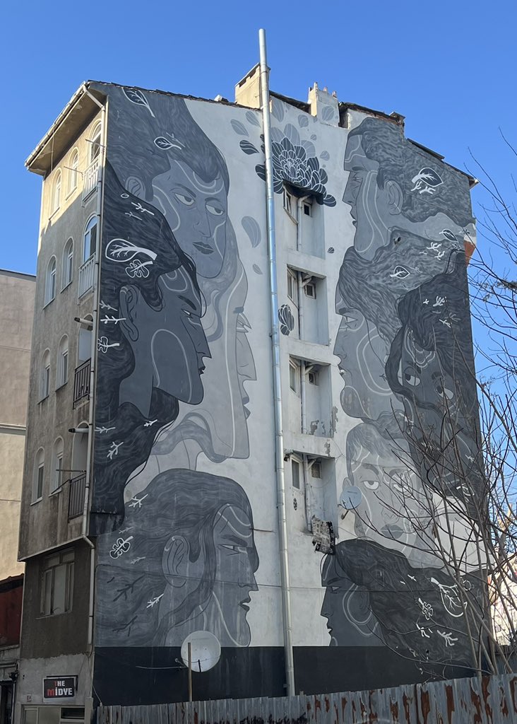 cheweji's tweet photo. Some street art from my neighborhood 👊🏽 https://t.co/8HdQGHOnb1