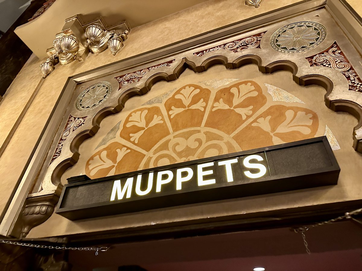 Yes. <a href="/TheOrientalMKE/">Oriental Theatre MKE</a>