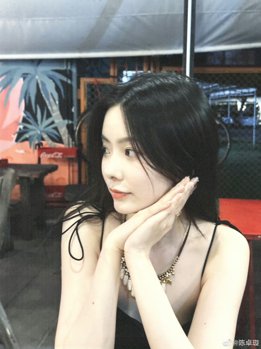 230403 – Chen Zhuoxuan Weibo Update 

‘小声说你的心事
海风会听见的～’

#陈卓璇 #ChenZhuoxuan