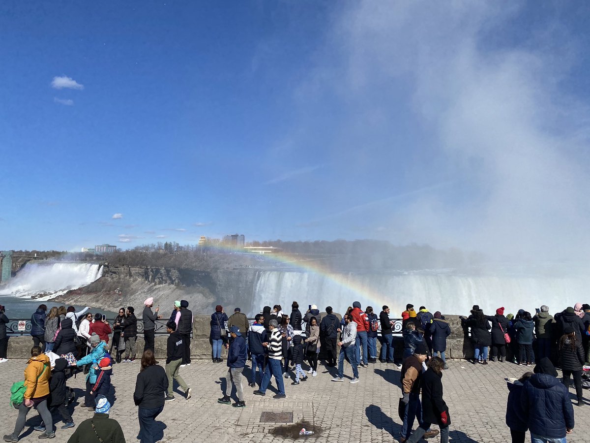 jiaqingli's tweet photo. Niagara Falls revisited on Good Friday 

Double rainbow all day https://t.co/GZb08UVIzB