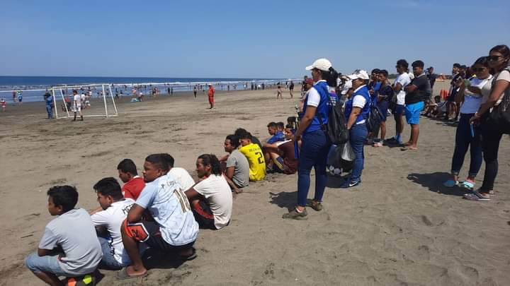 LaSandino's tweet image. #AlDía || Fútbol playa desde las bellas costas de Paso Caballos, #Corinto #Chinandega

La actividad fue coordinada por las autoridades edilicias, MIFAM, Policía Nacional, MDAA, INTUR e IND

#VeranoVidaAlegria