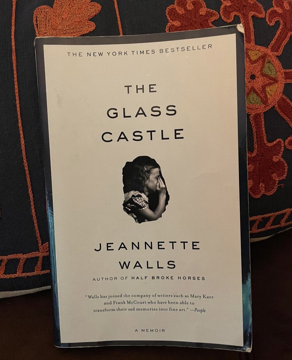 KellenCSF's tweet photo. Assisti hoje no #Netflix o filme #CastelodeVidro de #JanetteWalls. O filme obviamente romantizou e tirou muitas partes pesadas e importantes do livro, mas conseguiu exaurir minhas energias, me deixar absurdada e maravilhada ao mesmo tempo. Recomendo! #movienight #readerscommunity https://t.co/WpAeiF4A2G