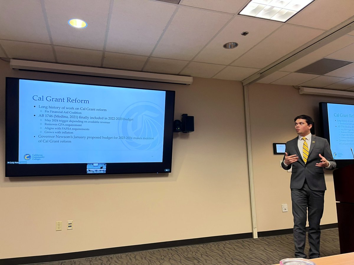 LizNavarette's tweet photo. #CCCMonth Shoutout to @SSCCC_OFFICIAL for giving voice to millions of @CalCommColleges students on issues of #CalGrantEquity and #AffordableStudentHousing https://t.co/RhRjmN0H8K