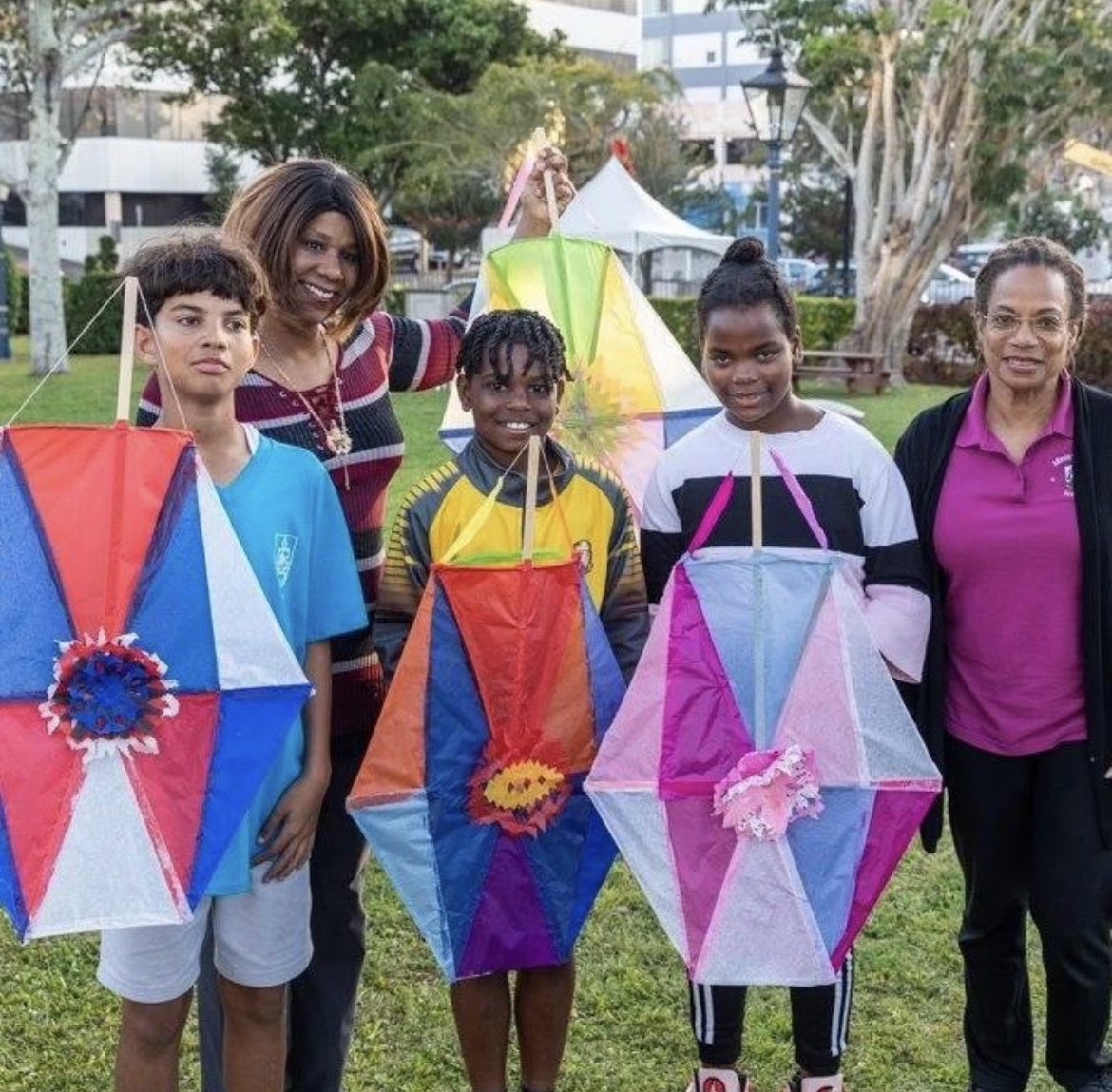 BdaGovernment's tweet photo. We must send a kudos to all those who participated in the Department of Health's Cultural Experience event yesterday. A great event which showcased our culture, traditions and heritage.
#Bermuda #holidayweekend #Easter #GoodFriday #bermudakite #hotcrossbuns #codfishcakes https://t.co/95gnSKDyzS