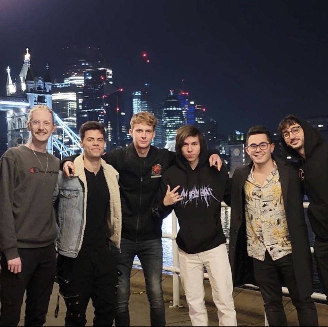 KarasMaii's tweet photo. Night out with the boys 😎 https://t.co/SL25vJAJv9