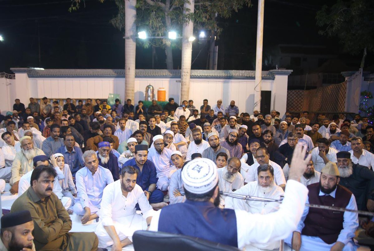 AnisMQM's tweet photo. پاکستان ہاؤس کراچی میں ختم القرآن کے موقع پر مشہور عالم دین مفتی محمد زبیر کا بیان اس موقع پر سینئر ڈپٹی کنوینر سید مصطفی کمال ڈپٹی کنوینر انیس قائمخانی اراکین رابطہ کمیٹی زمہداران اور کارکنان کی بڑی تعداد میں شرکت
#MardumShumariHumariRedLine 
1/2 https://t.co/YxEKl979C4