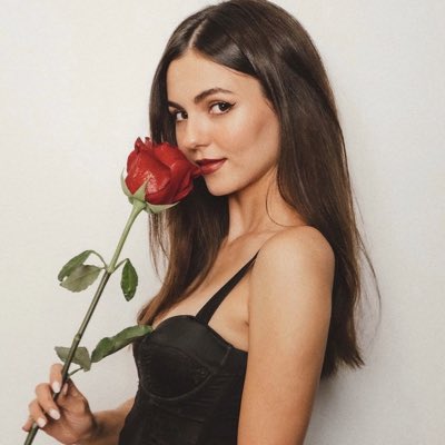 Just realized I was still rocking the Christmas profile picture in April 🤦‍♀️ #NewProfiIePic