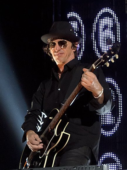 Happy 61st birthday to the former rhythm guitarist of Guns N\ Roses, Izzy Stradlin   