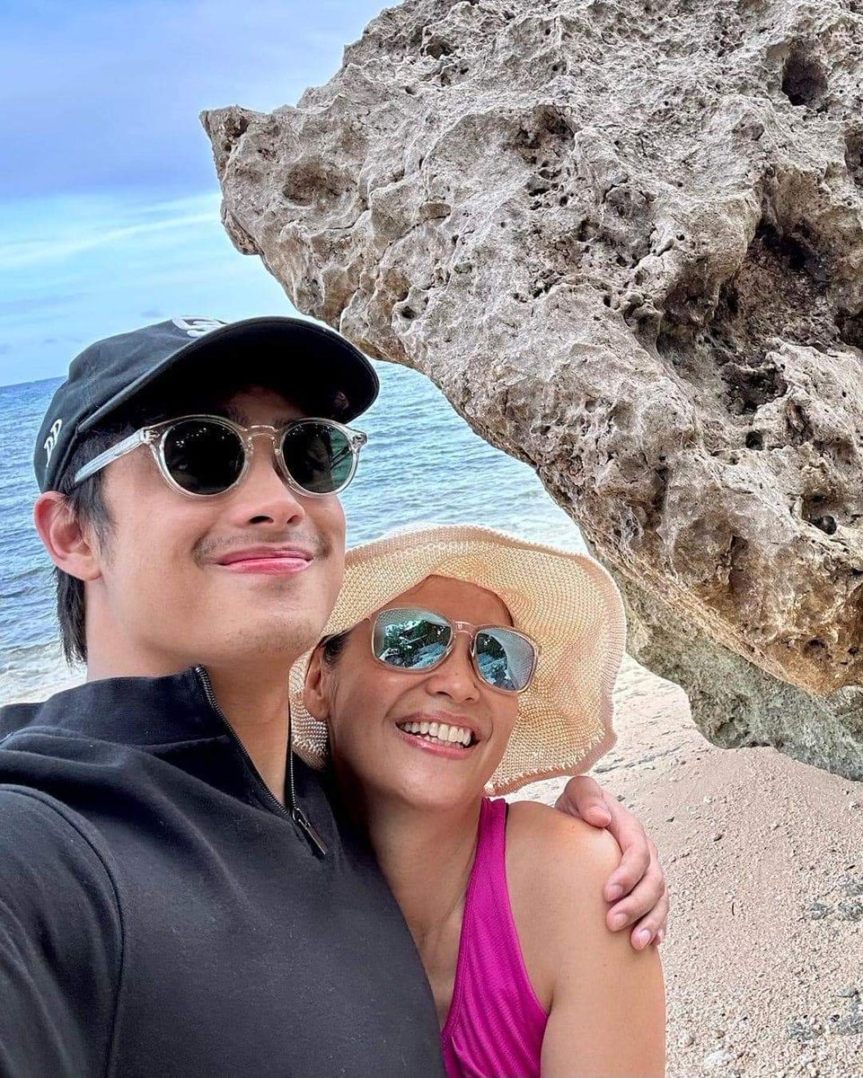 SouthernDCPost's tweet photo. #SDCP_Entertainment 
Kapamilya actor Donny Pangilinan shared photos during their family vacation in San Remigio, Cebu on Friday. 

📸 Donny Pangilinan | IG

#DonnyPangilinan 
#SanRemigioCebu 
#HolyWeek2023 
#SDCP_LifeAndStyle 
#SouthernDCPost https://t.co/LRXUjrGrWW
