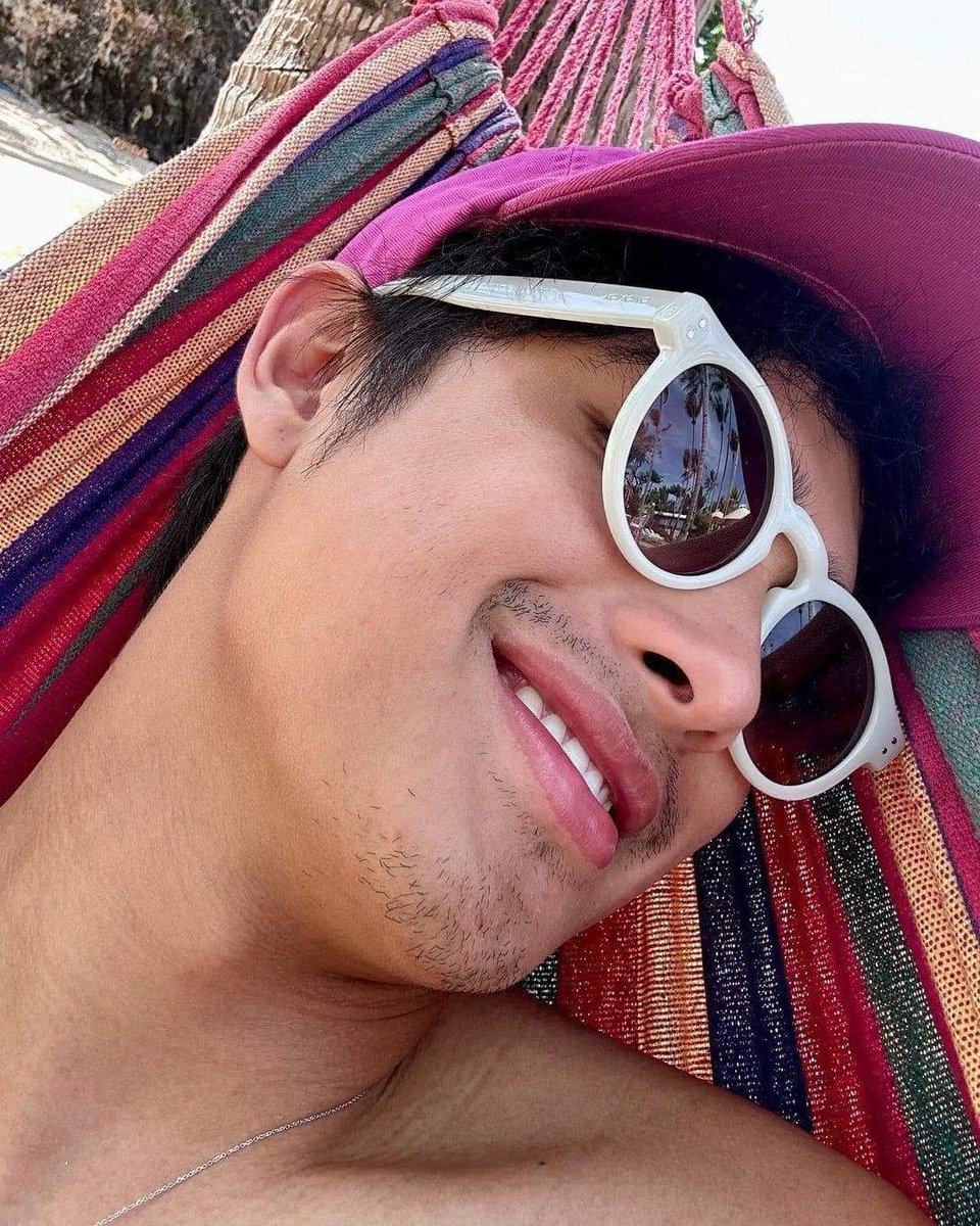 SouthernDCPost's tweet photo. #SDCP_Entertainment 
Kapamilya actor Donny Pangilinan shared photos during their family vacation in San Remigio, Cebu on Friday. 

📸 Donny Pangilinan | IG

#DonnyPangilinan 
#SanRemigioCebu 
#HolyWeek2023 
#SDCP_LifeAndStyle 
#SouthernDCPost https://t.co/LRXUjrGrWW