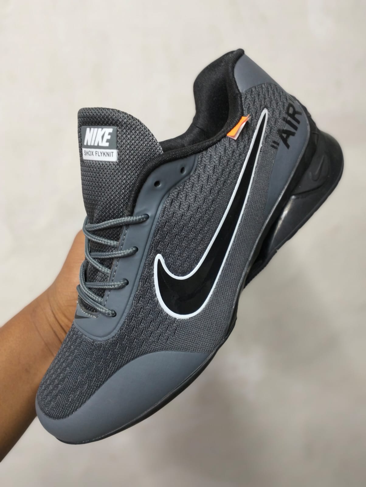 Nike shox flyknit price discount