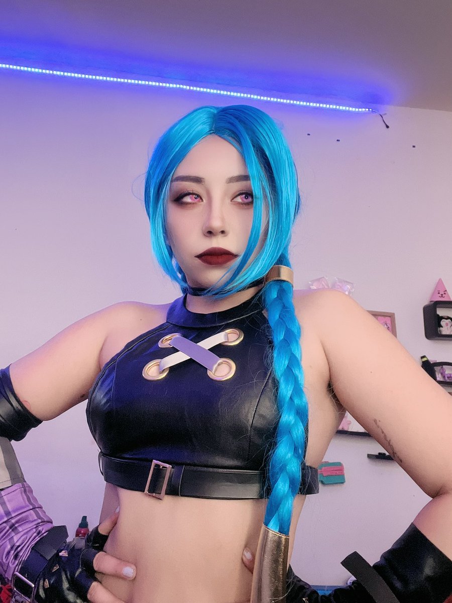 yukiohad's tweet photo. Ｊｉｎｘ － ＡＲＣＡＮＥ🔫

No soy main de la loca de Jinx pero prometo mainearla muy pronto! 💙 

#jinxarcane #jinx #LeagueOfLegends #lol #RiotGames #arcane #cosplay #Videogame https://t.co/1xBNPQy1pH