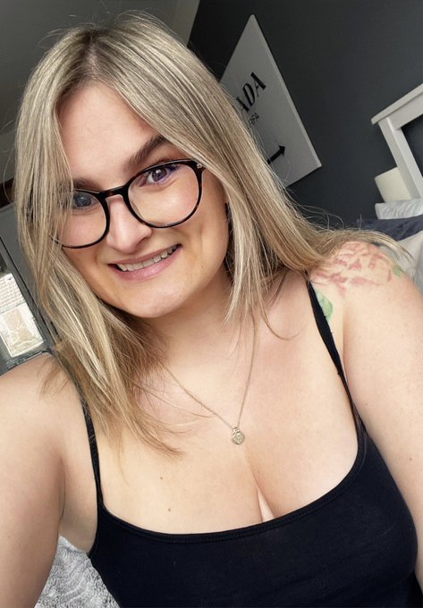 Ich liebe die Haarfarbe 💇🏼‍♀️
#blondagain #blondie #new #haircolor #happy #holly #madeingermany #simpleme