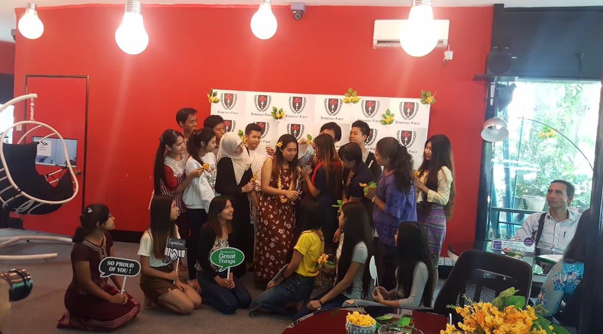 MaryNoenoe's tweet photo. Memories bring back #2018thingyan #strategyfirstuniversity https://t.co/ZOhL3hxTWV