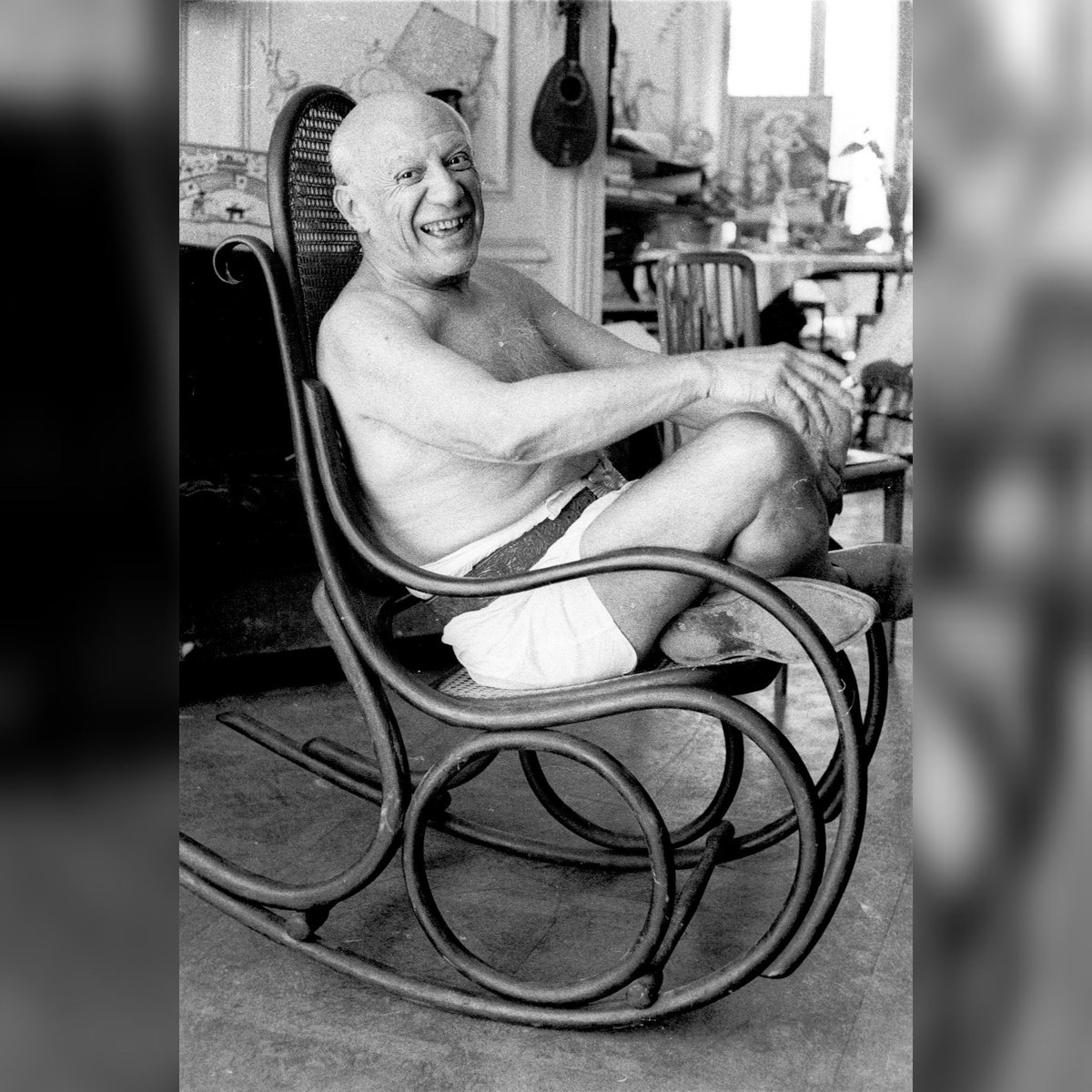 Hoy hace 50 años de la muerte de #Picasso, genio al que está dedicada esta fan account de Twitter 😍

Cómo las redes se llenarán de homenajes al genio, me sentaré relajado y enlazaré en este hilo los que más me gusten 👇

¡No me voy a poner a trabajar después de haber muerto! 😅