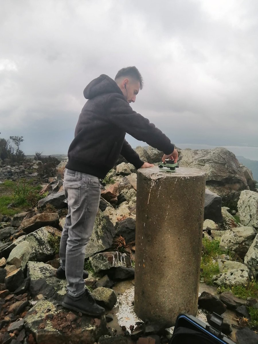 TÜBİTAK 121Y259 numaralı deprem araştırma projesi kapsamında 8 kişilik ekip ile İzmir ve çevresinde GPS ölçüleri devam ediyor. <a href="/itiryakioglu/">İbrahim Tiryakioğlu</a> <a href="/ProfHasanMandal/">Prof. Dr. Hasan Mandal</a> <a href="/Karakas1969/">Mehmet Karakaş</a> <a href="/AKU_DUAM/">AKUDUAM</a>