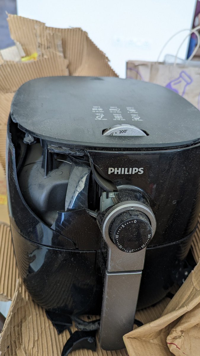 guptasumit87's tweet photo. @DRSAgarwal Post late delivery after paying additional amount (7K) you have guys damaged the household stuff, here is the screen shot and inspite of taking the insurance of 1 lac no possibility to claim the actual amount of the damaged product. Extremely disappointed 😔 https://t.co/s6sQMQFBdd