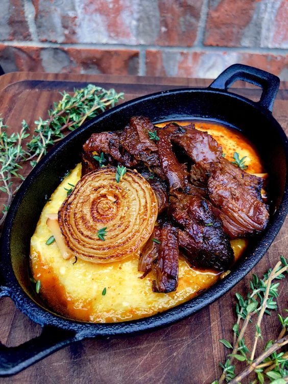 “You can tell a lot about a fellow's character by his way of eating ... ” Ronald Reagan 🔸Tender Shank with Smoked Gouda Grits #holyshit #food #keto #foodies #dinner #sanfan Recipe:tinyurl.com/b3e3jvkv