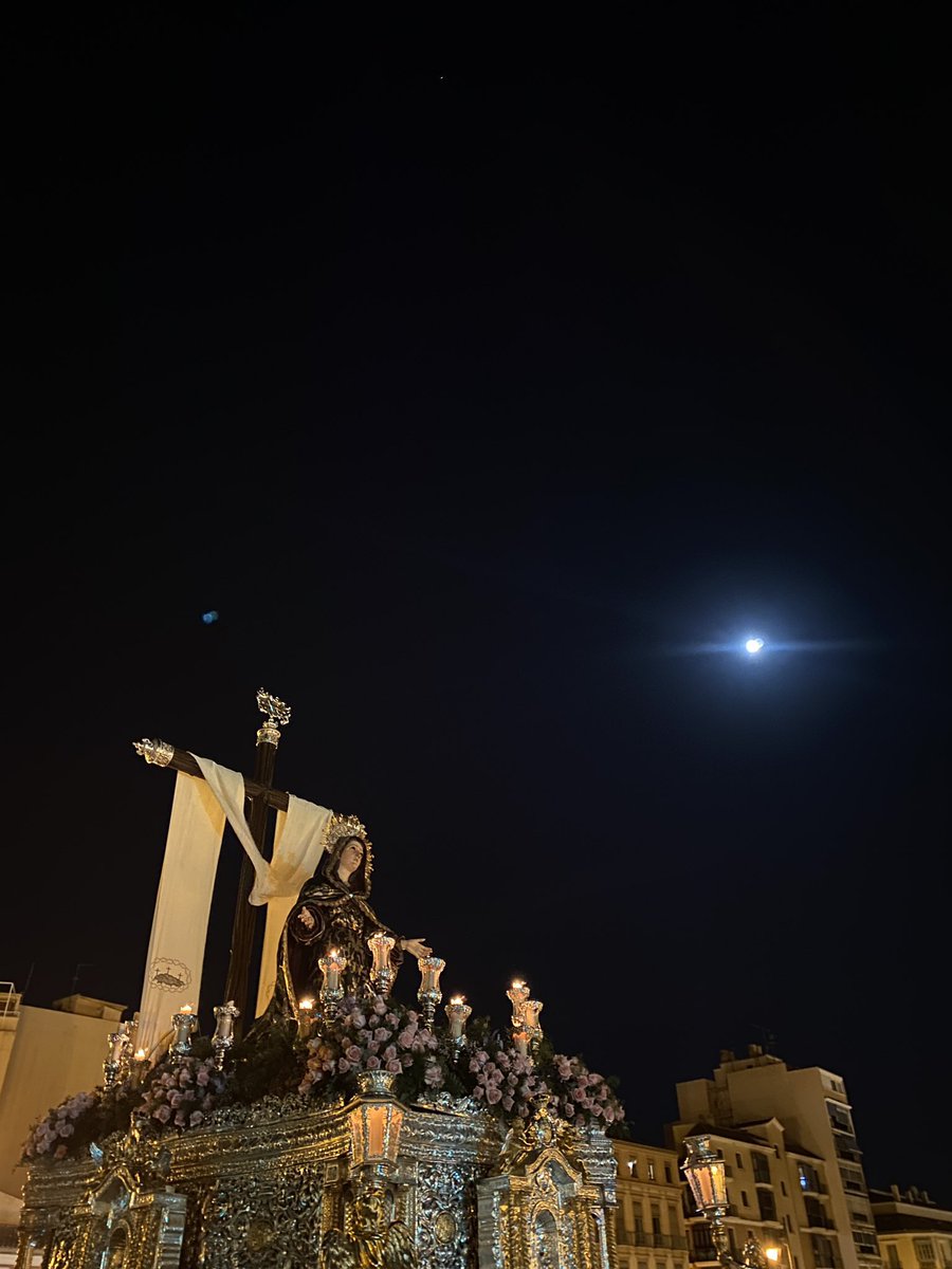 Finalizado este Viernes Santo, agradecemos a todos los participantes de la procesión el esfuerzo y respeto durante la Estación de Penitencia, así como al público por el cariño recibido durante todo el recorrido.

📸<a href="/paliodeplata/">Palio de Plata</a> 

#SomosTrasladoSoledad 
#CofradiasMLG